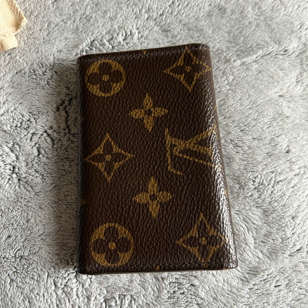 Louis Vuitton 6 Key Holder - Picture 12 of 16